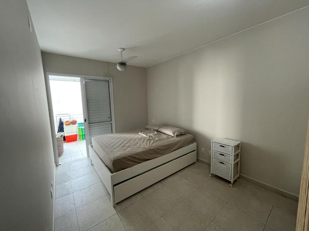 Lindo Apartamento A 50 Metros Da Praia Гуаружа Экстерьер фото